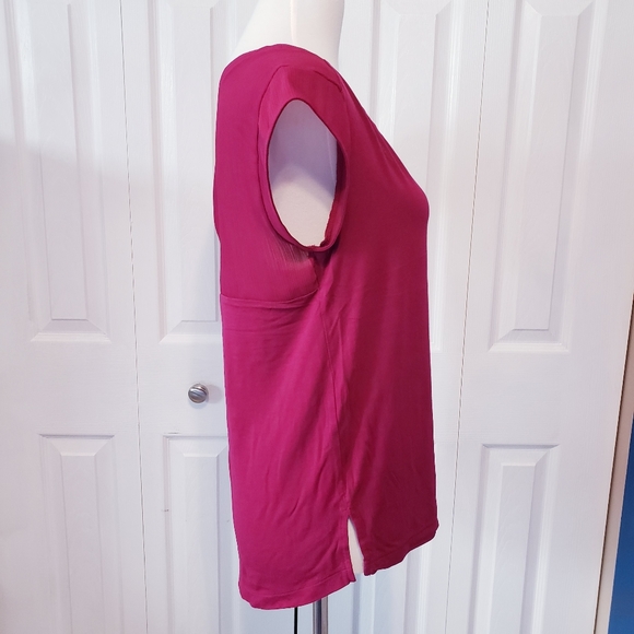 ☀️ 4/$25 … Fuchsia top - Picture 4 of 7